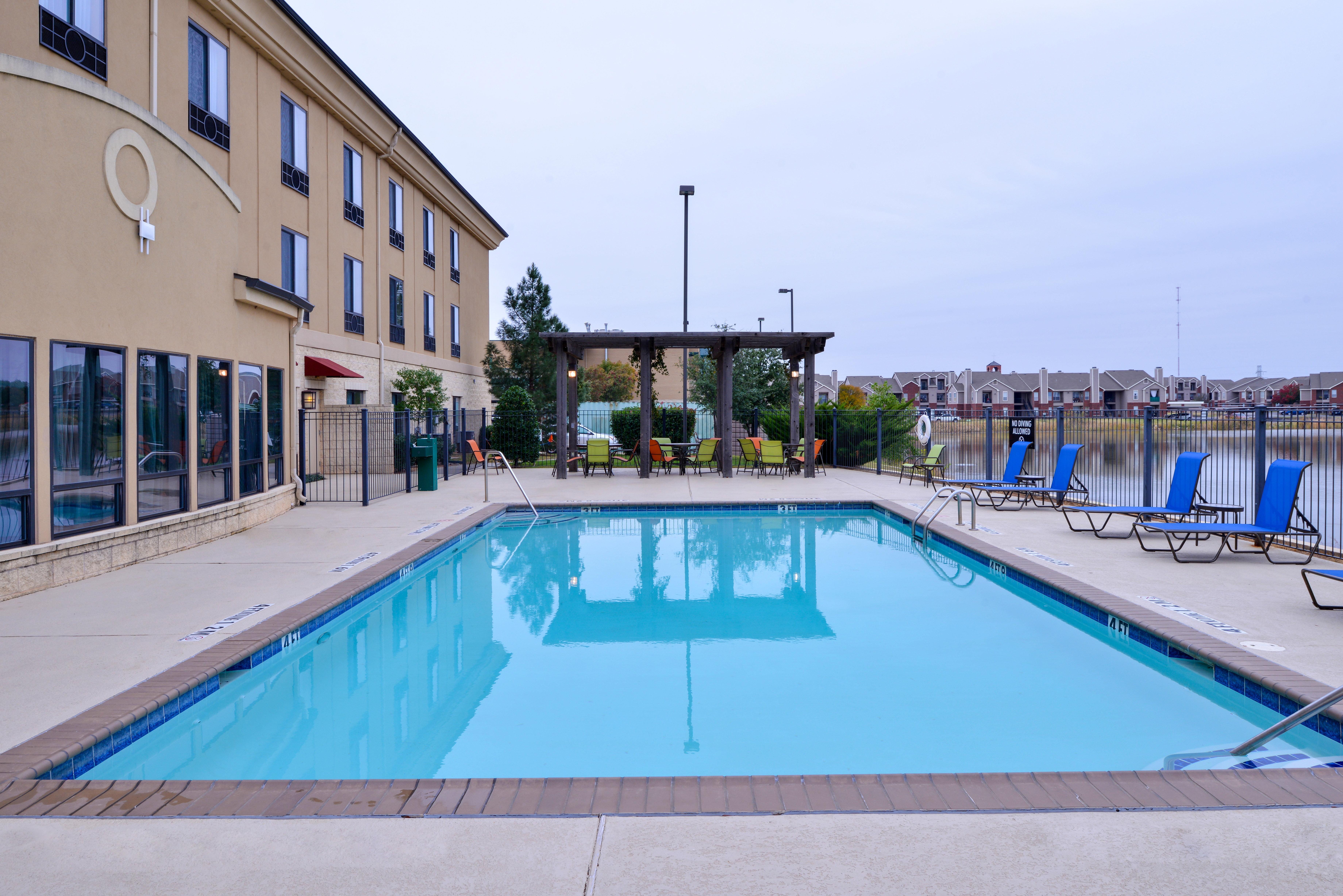 Holiday Inn Express Hotel & Suites Wichita Falls, An Ihg Hotel Exterior foto